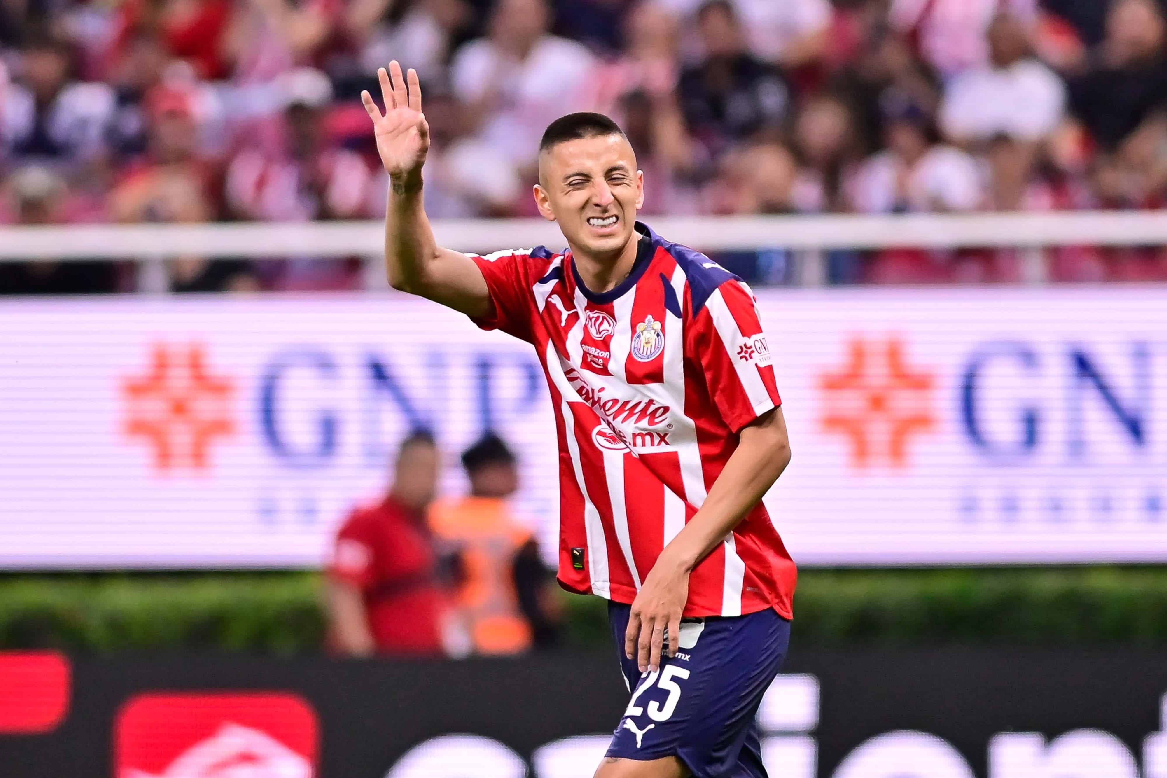 Roberto Alvarado hace el 3-0.