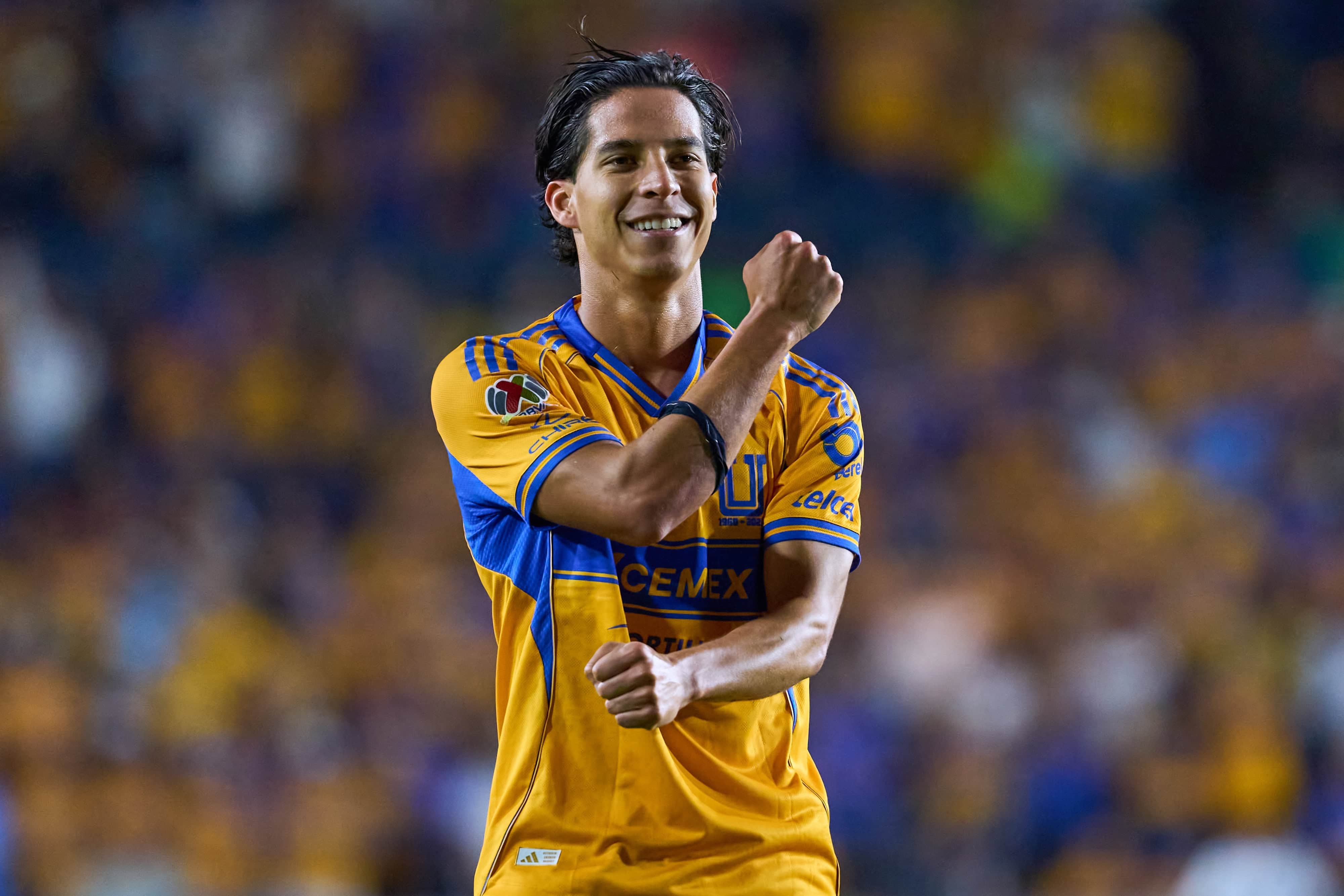 Diego Lainez hace el 3-1.