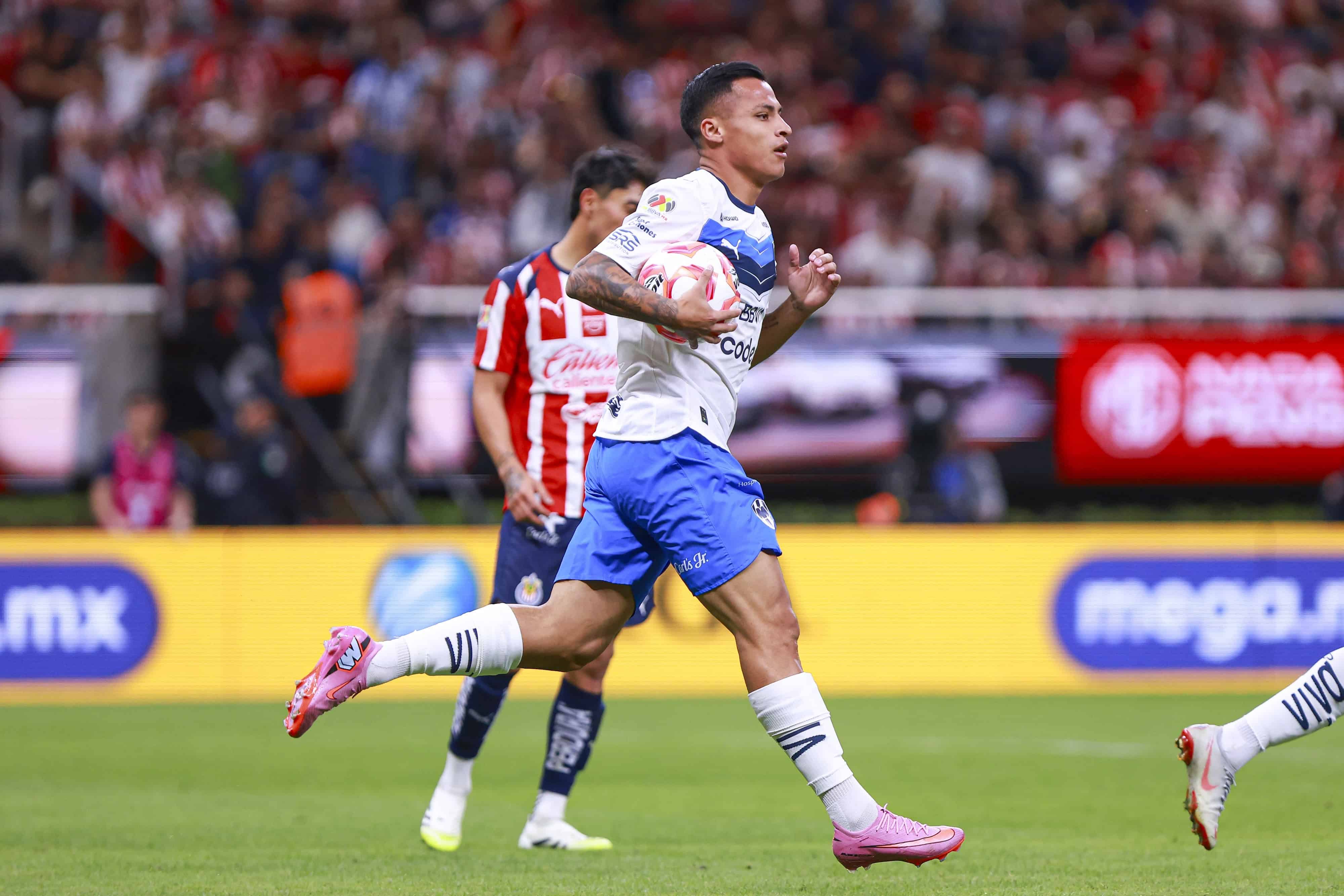 Roberto de la Rosa hace el del descuento.