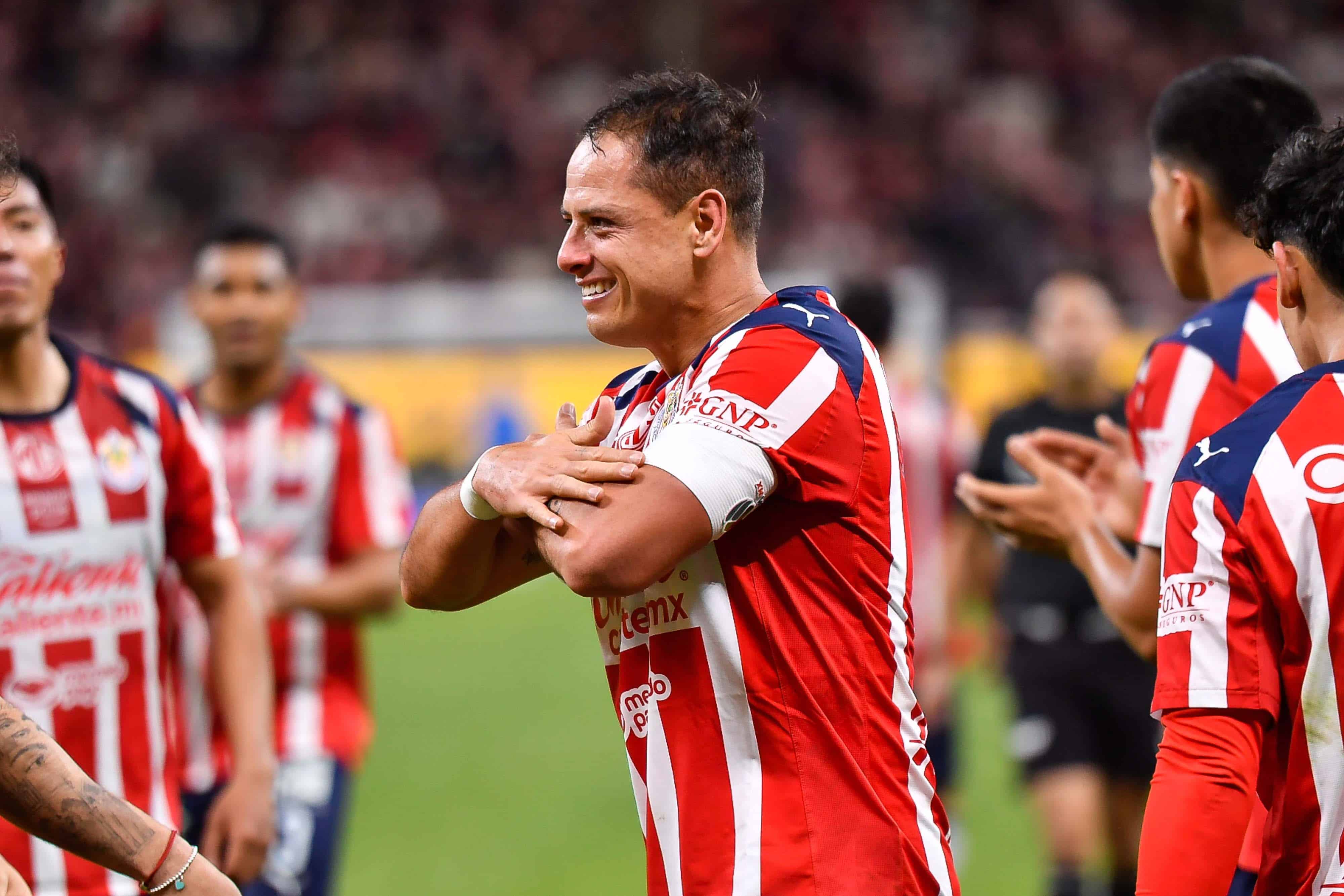 Javier Hernández hace el cuarto para Chivas.