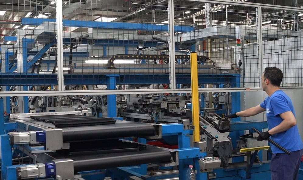 Producción de autopartes retrocede 5.4% de enero a agosto