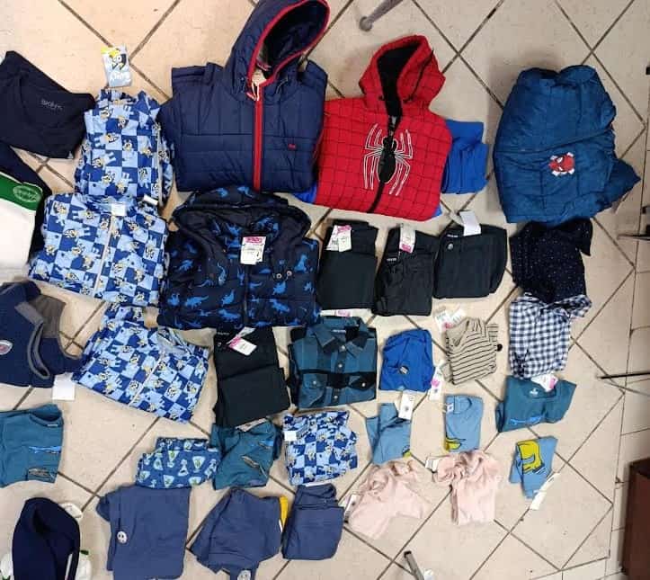 Un hombre de origen venezolano fue detenido por oficiales de la Policía de Monterrey, luego de presuntamente robar mercancía en una tienda departamental, en la colonia Vista Hermosa.