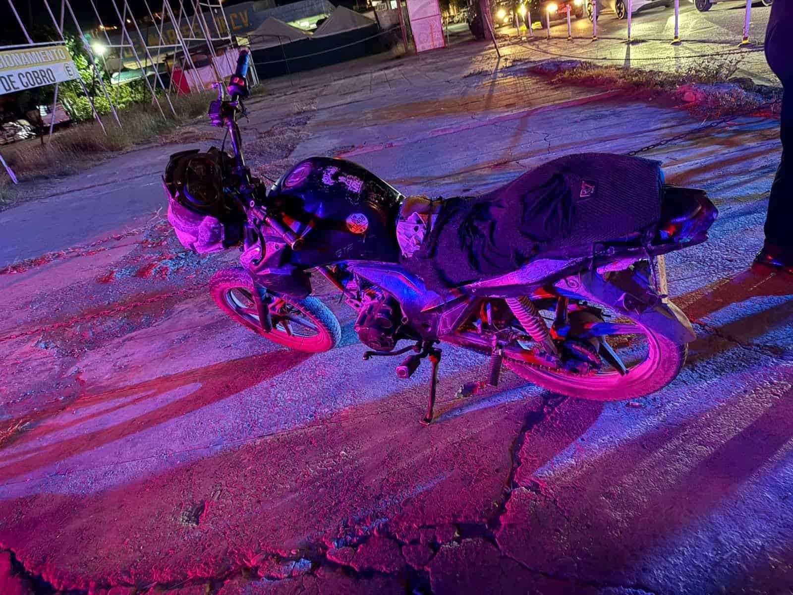 Un motociclista terminó con lesiones de consideración, después de ser impactado por un vehículo particular, en la zona centro de Linares.