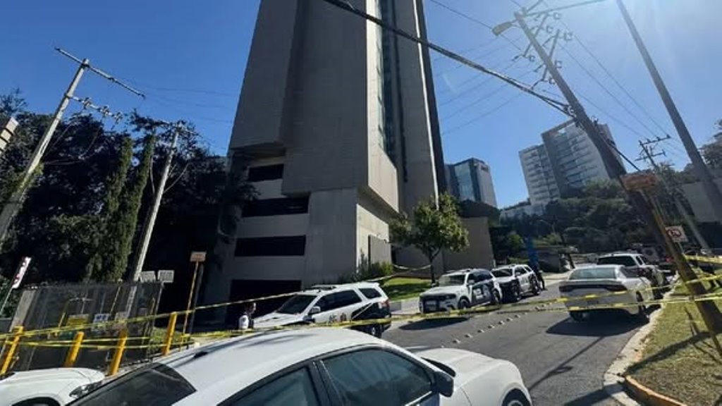 Investigan muerte de mujer en San Pedro; habría caído de torre