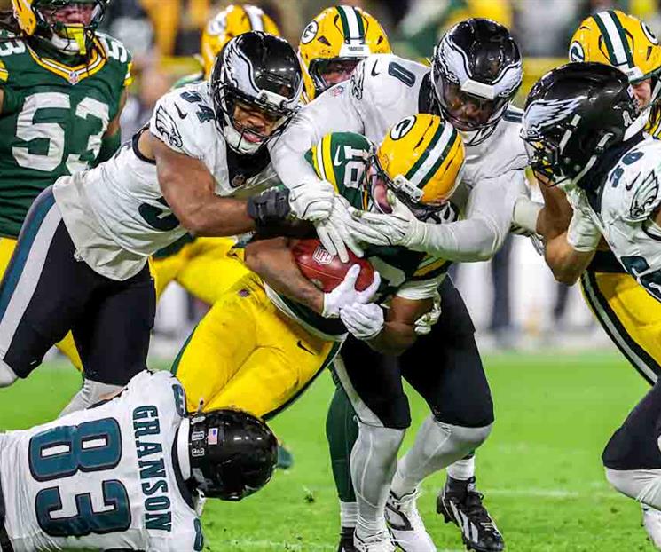 Ganan las Águilas duelo de defensivas