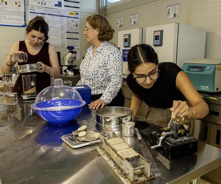 Logran alumnas UDEM lugar en foros de ciencia nacionales