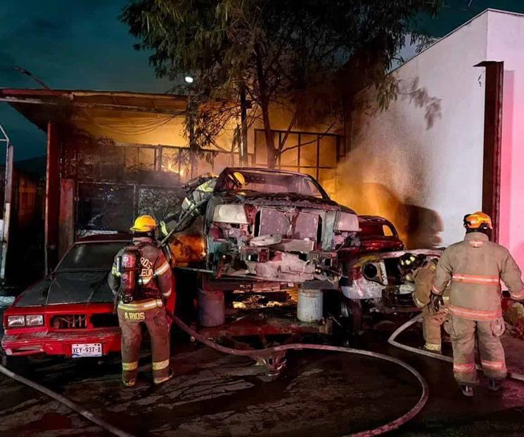 Arde negocio de chatarra Arde negocio de chatarra