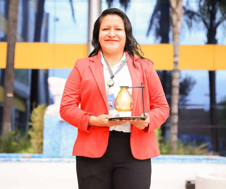 Obtiene Premio Mujeres en la Ciencia por investigación sobre abejas