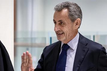 Deja Sarkozy la prisión tras 20 días