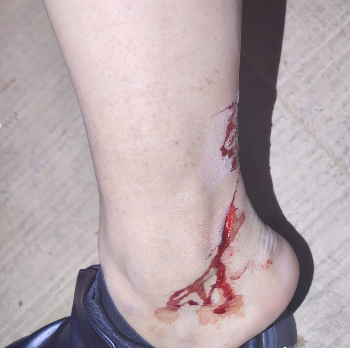 Oficiales de la Policía de Monterrey detuvieron a un hombre originario de Honduras, por presuntamente lesionar con un machete a su novia e intentar ahorcarla, ya que al revisar su celular le encontró que tiene varios amigos como contactos.