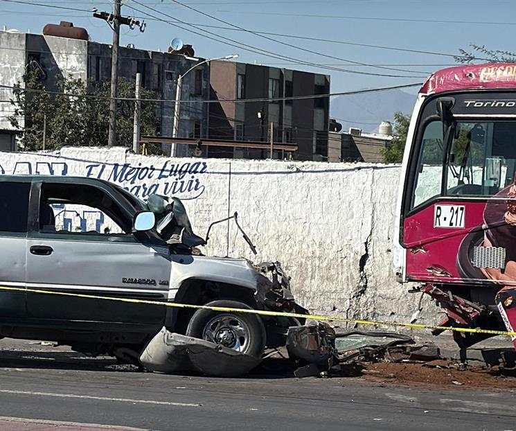 Muere en choque contra camión