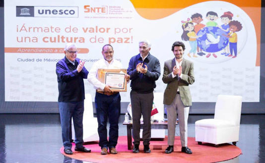 UNESCO reconoce a maestros del SNTE
