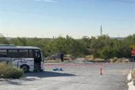 Muere motociclista tras estrellarse contra transporte en Zuazua