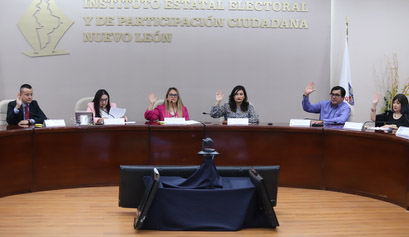Cuestionan integrantes de Regio Poder al IEE