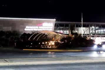 Aterriza avión en Monterrey por amenaza de pasajero