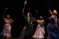 Ofrecen "Brujas" una noche mágica de danza