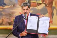 Ordena Maduro crear comandos de defensa