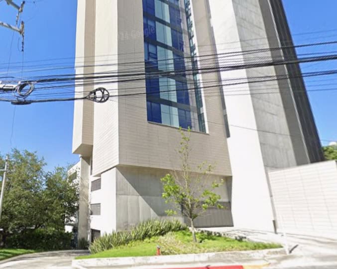 La Fiscalía General de Justicia del Estado, investiga la muerte de una empleada doméstica, que fue encontrada sin vida, en una jardinera de la llamada Torre Alpino ubicada en el municipio de San Pedro.