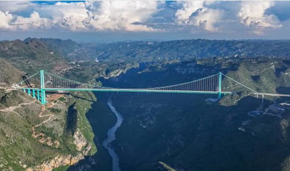 Colapsa puente gigante en China; lo inauguraron este año