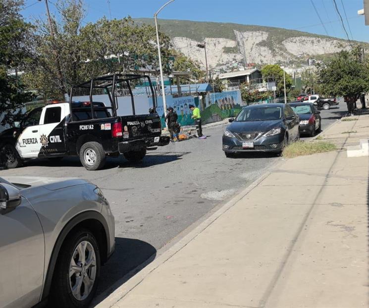 Balean a hombre en la cabeza afuera de una primaria en Monterrey