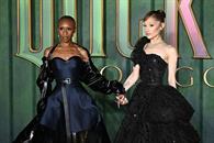 Agrede fan a Ariana Grande y Cynthia Erivo la defiende