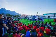 Entrega Adrián rehabilitación de cancha en Valle Infonavit