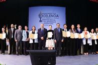 Reconoce UANL a universitarios por su compromiso social y voluntaria