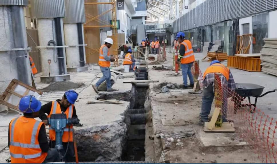 Avanza remodelación del AICM; revisan áreas de migración