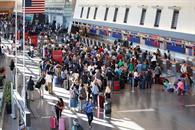 Mantienen restricciones al tráfico aéreo en EU por más tiempo