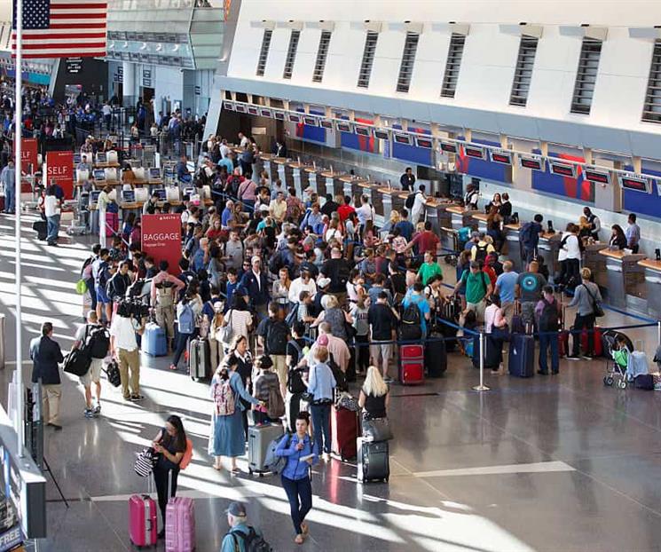 Mantienen restricciones al tráfico aéreo en EU por más tiempo