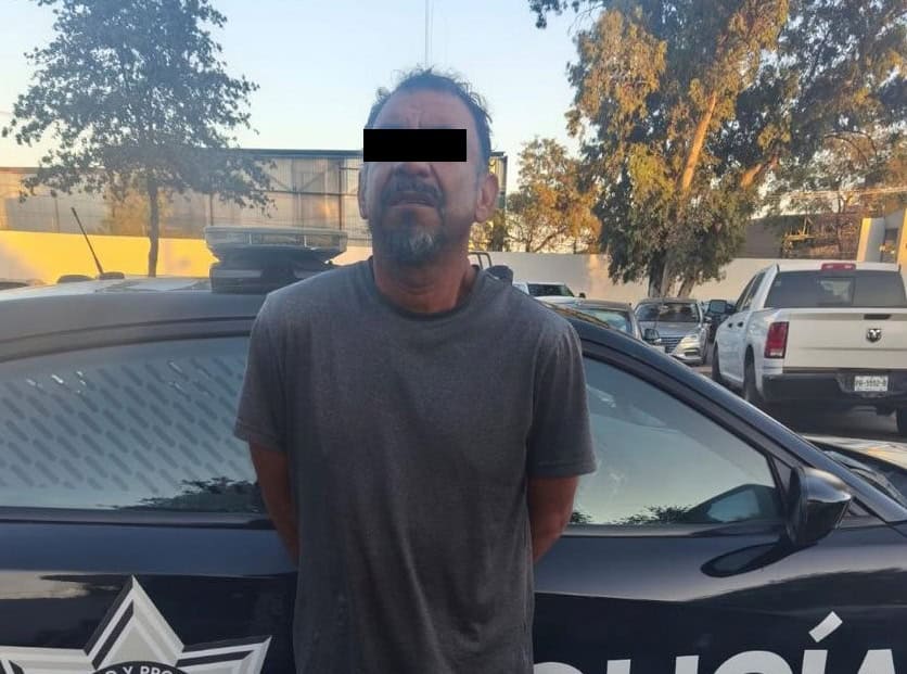 Detienen a dos sujetos por agredir a policías