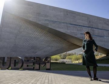 Propone Irene Vallejo el diálogo para salud de la democracia