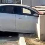 Estrella su auto contra cisterna