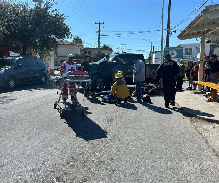 Chocan en moto y salen heridos Chocan en moto y salen heridos