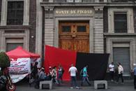 Continúan trabajadores huelga en Monte de Piedad