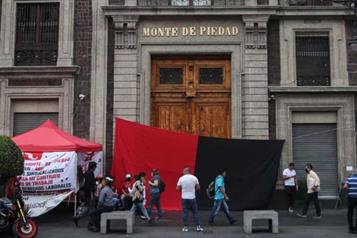 Continúan trabajadores huelga en Monte de Piedad