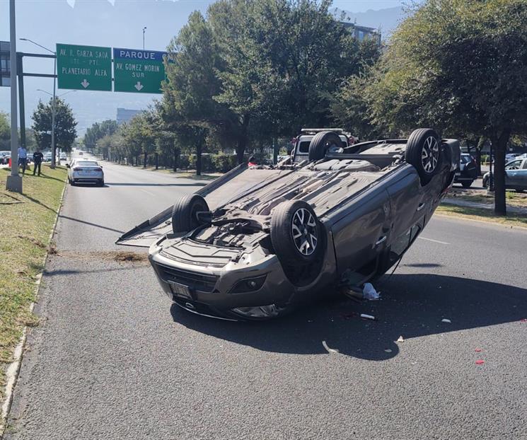 Sufre volcadura en San Pedro Sufre volcadura en San Pedro