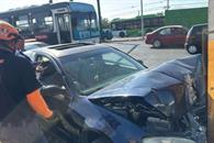 Estrella auto contra poste y se da a la fuga en Guadalupe