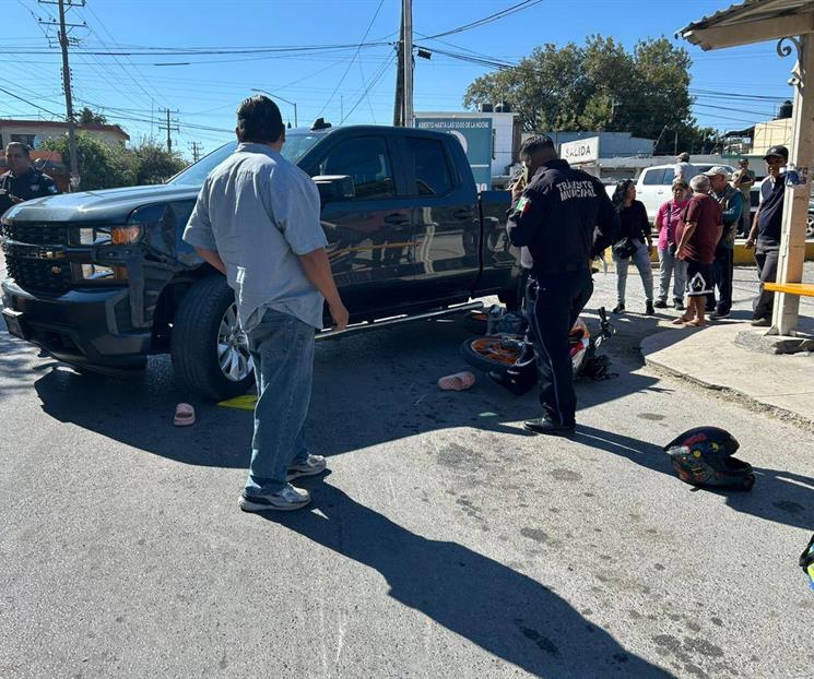 Fallece mujer tras choque con camioneta