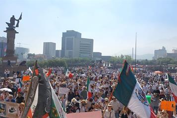 Salen jóvenes a protestar