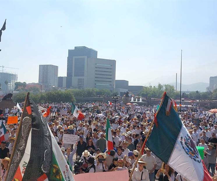 Salen jóvenes a protestar