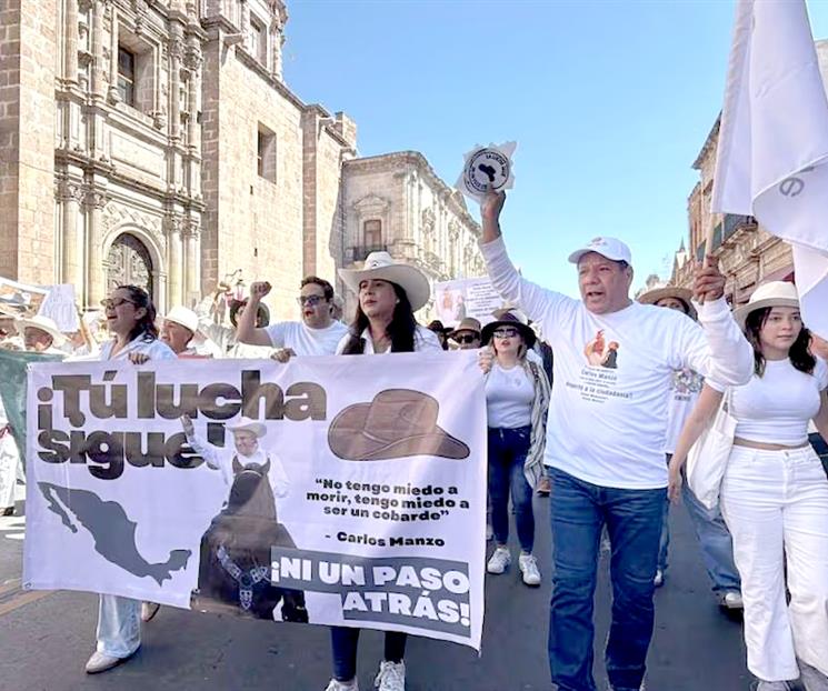Salen miles de michoacanos a protestar por la paz en México Salen miles de michoacanos a protestar por la paz en México