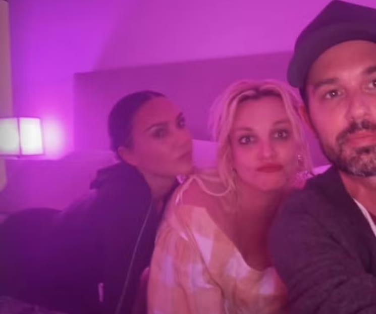 Comparte Kim Kardashian fotos con Khloé y Britney Spears