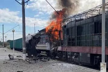 Golpean bombardeos rusos el sistema ferroviario ucraniano