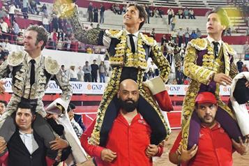 Todos a hombros en la Plaza de Toros Monumental Monterrey 