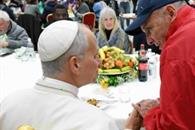 Almuerza León XIV con 1300 pobres en los Jardines Vaticanos Almuerza León XIV con 1300 pobres en los Jardines Vaticanos