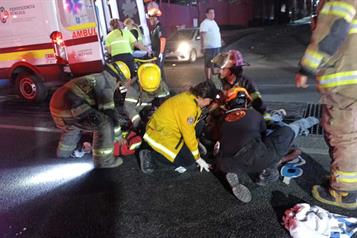 Muere atropellado; amigo queda grave