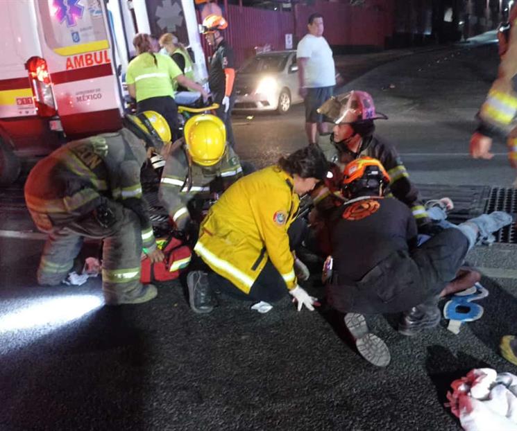 Muere atropellado; amigo queda grave