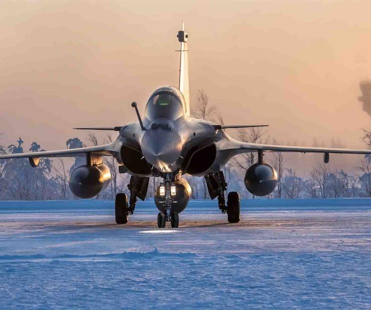 Pacta Ucrania compra de 100 cazas Rafale con Francia
