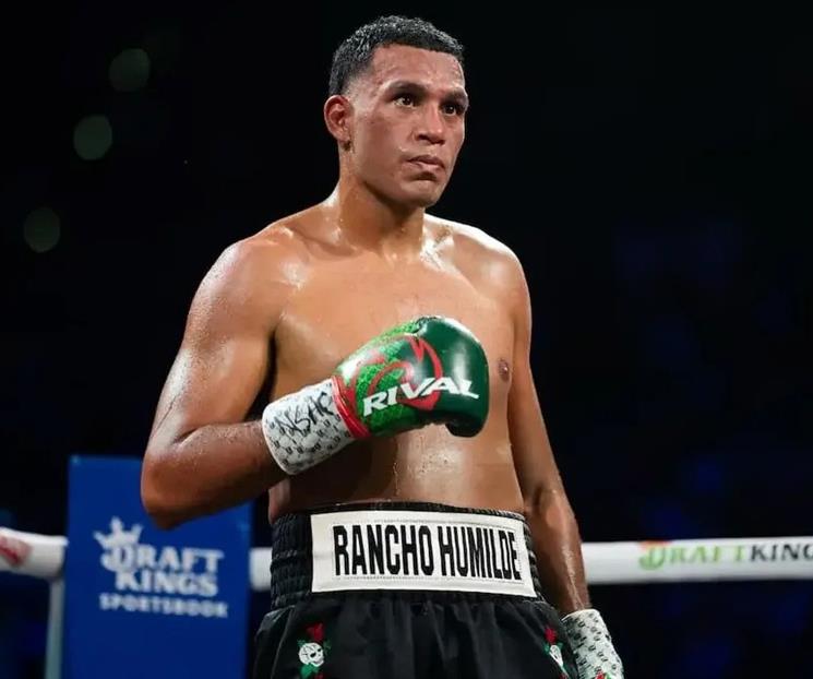 Presiona Benavidez a Canelo para combate en 2026